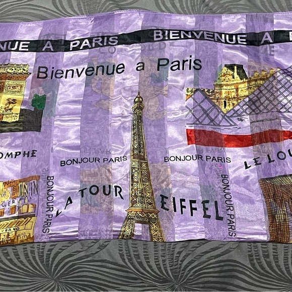 Scarf from Paris Very elegant and classy beautiful on a designer purse - Picture 2 of 4